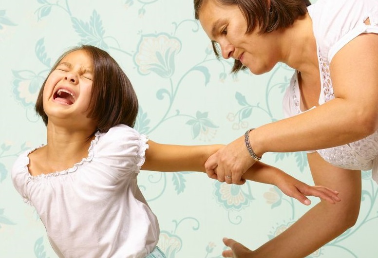 Photo of «No todo golpe a los hijos es un delito de violencia intrafamiliar»: Corte Suprema