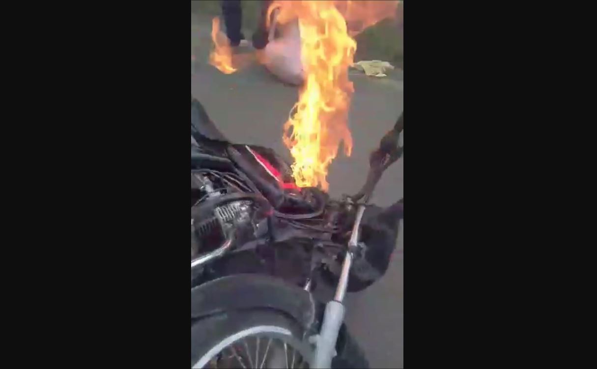 Photo of Incendio de moto en la vía La Apartada – Ayapel fue por falla mecánica: Policía