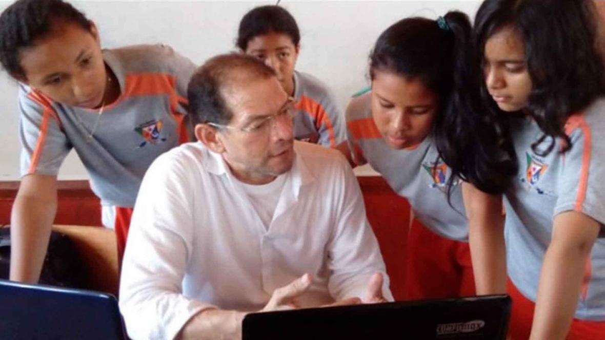 Photo of En Montelíbano, profesor dicta clases de meditación para afrontar la COVID-19
