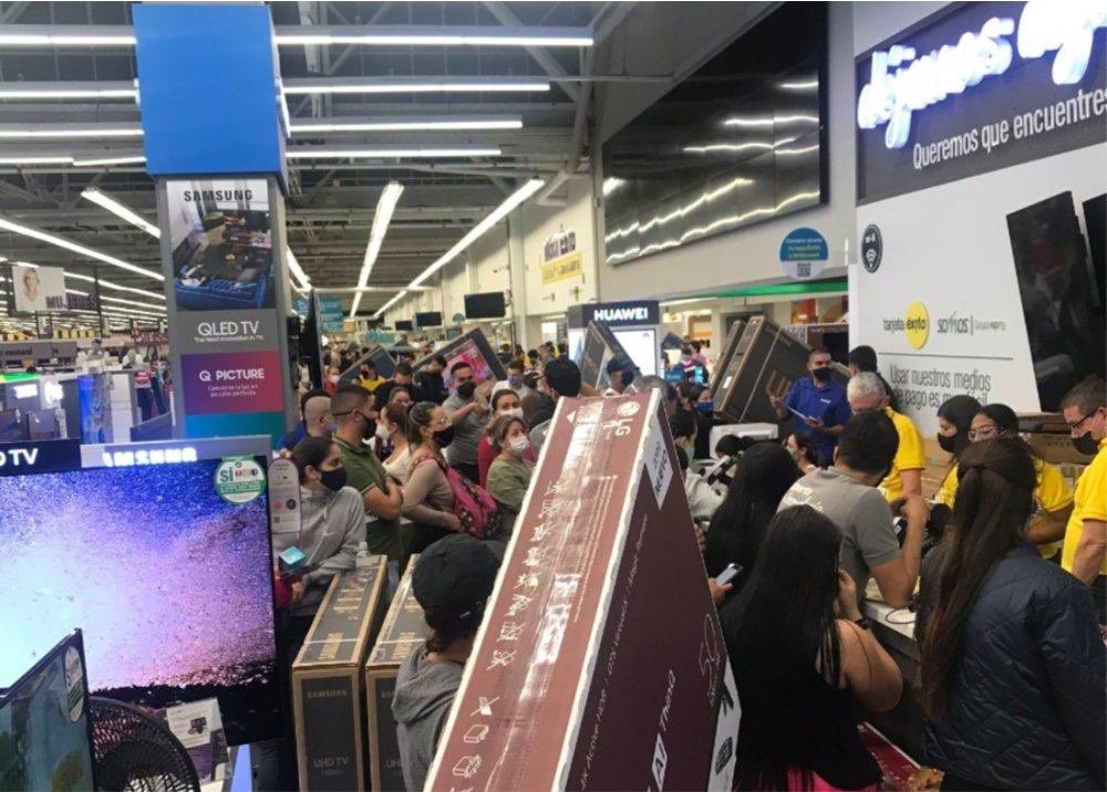 Photo of Los colombianos desafiaron el coronavirus para salir de compras en un día sin IVA