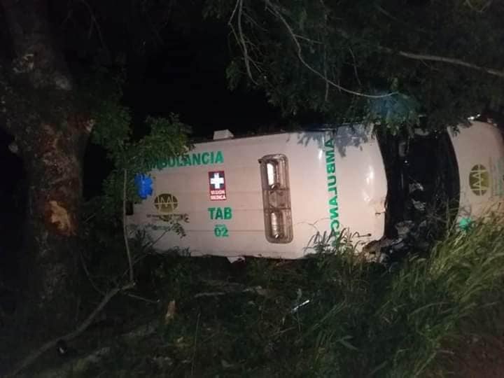 Photo of Ocupantes de ambulancia accidentada entre La Apartada y Montelíbano se salvaron de milagro