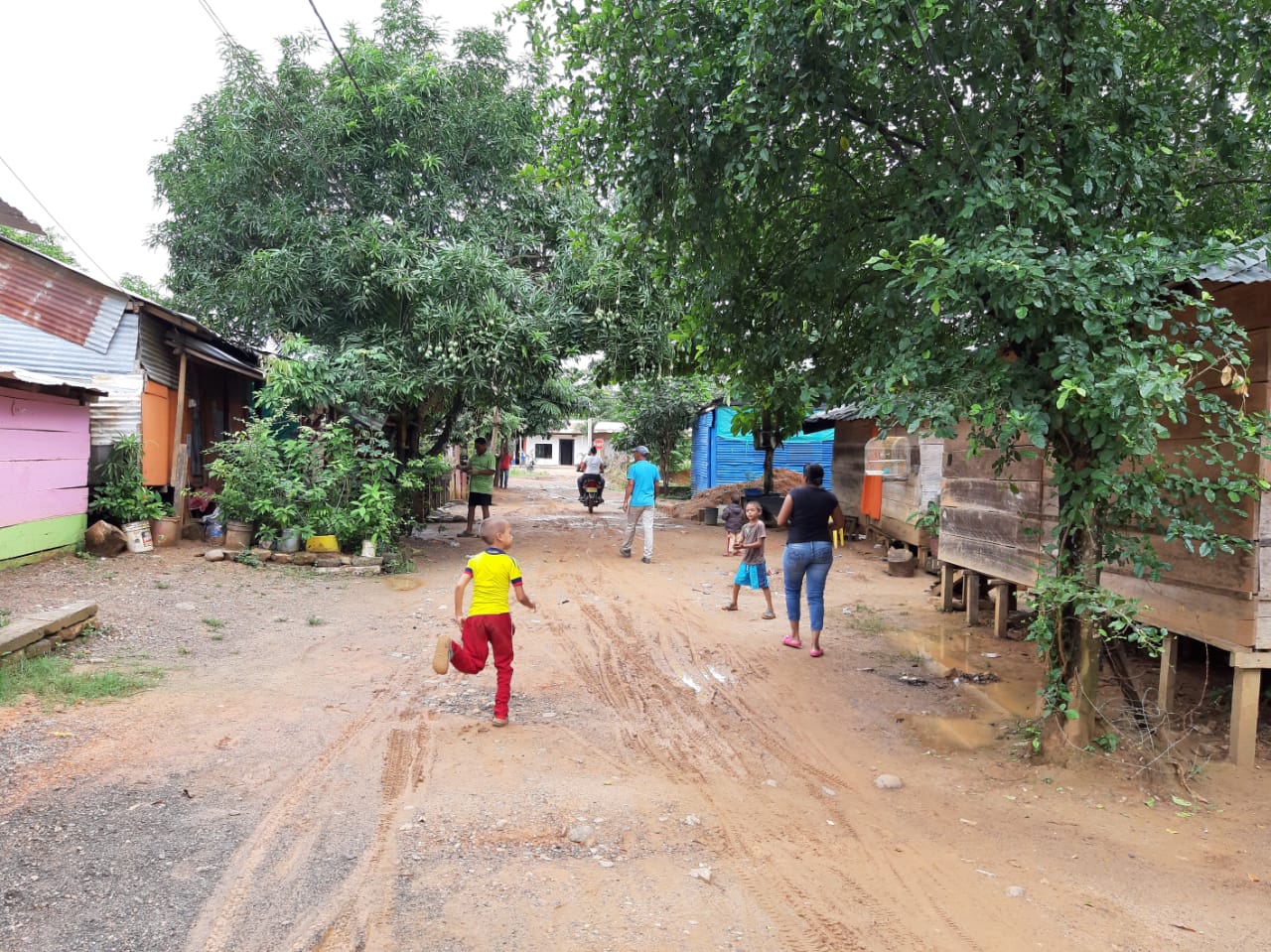 Photo of En Montelíbano, habitantes del barrio Villa Clemen prevén inundaciones más graves