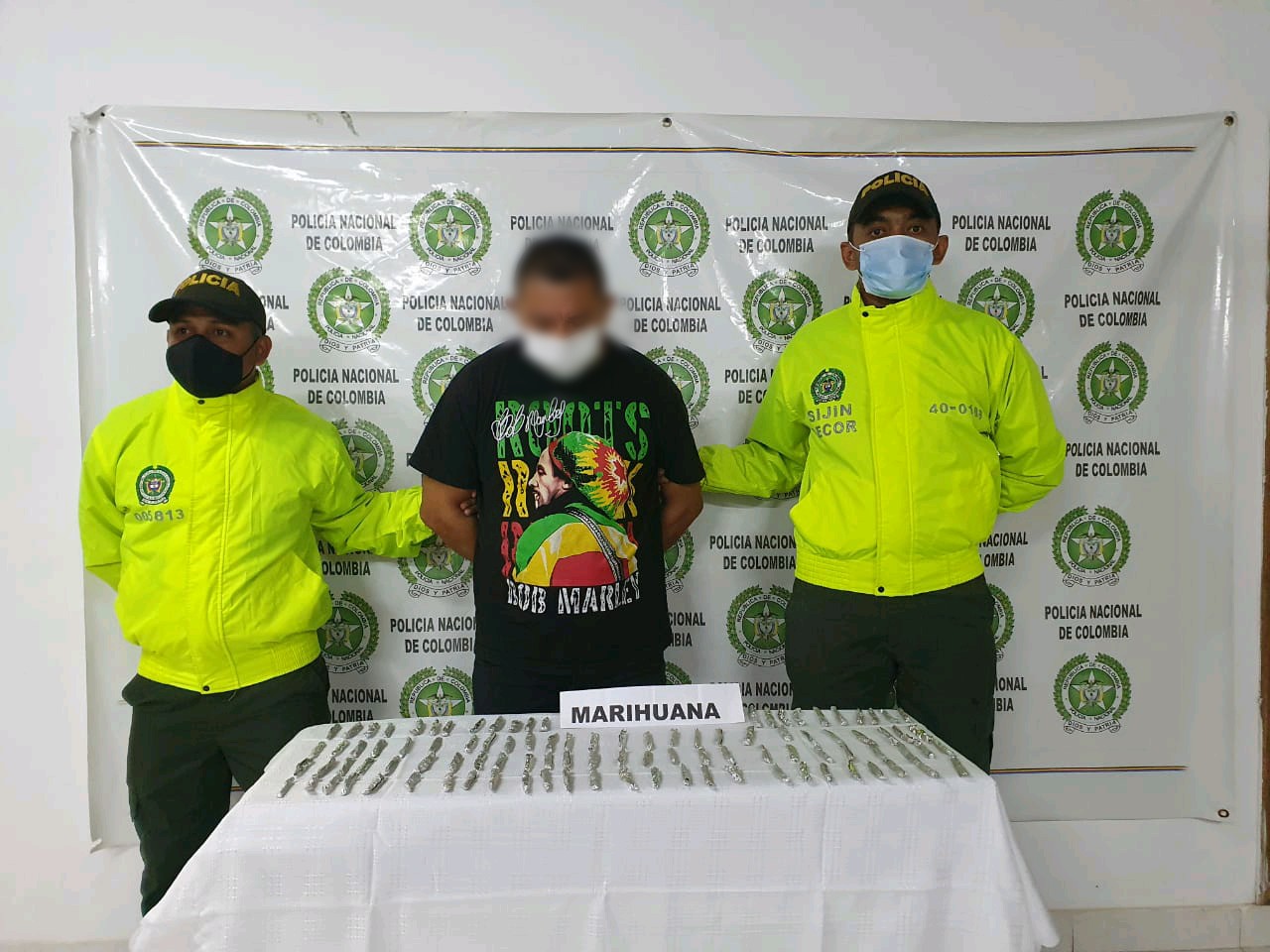 Photo of Incautan 400 dosis de marihuana en una casa del barrio César Cura de Montelíbano
