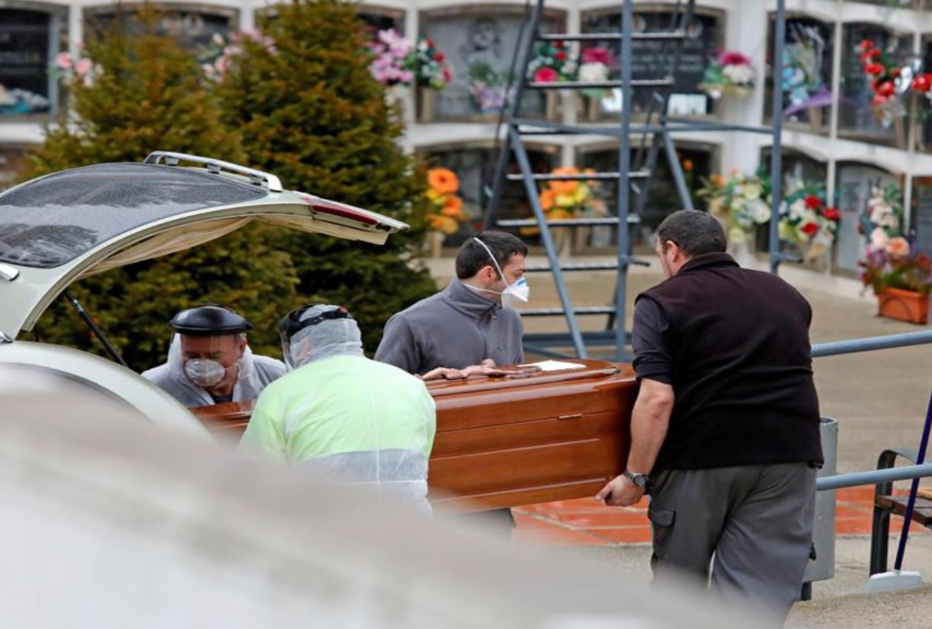 Photo of Más de 130 personas habrían muerto en sus casas por coronavirus en Córdoba