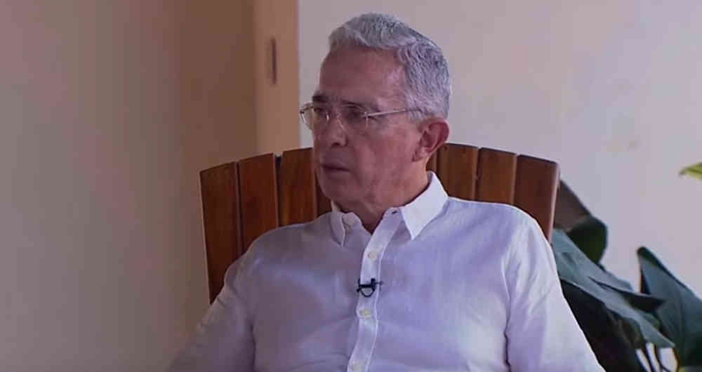 Photo of Fuertemente custodiado se encuentra Álvaro Uribe en su finca en Montería