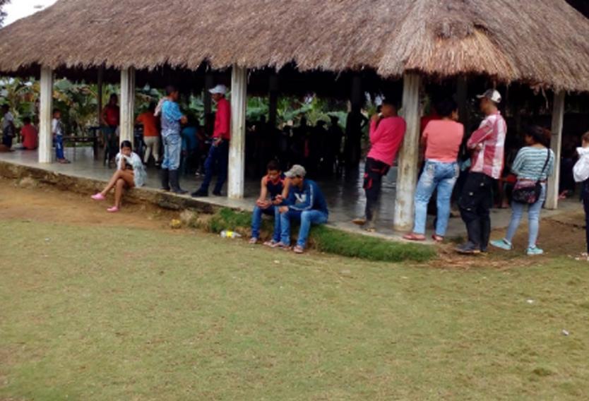 Photo of Desplazados por la violencia en Uré piden garantías para su retorno