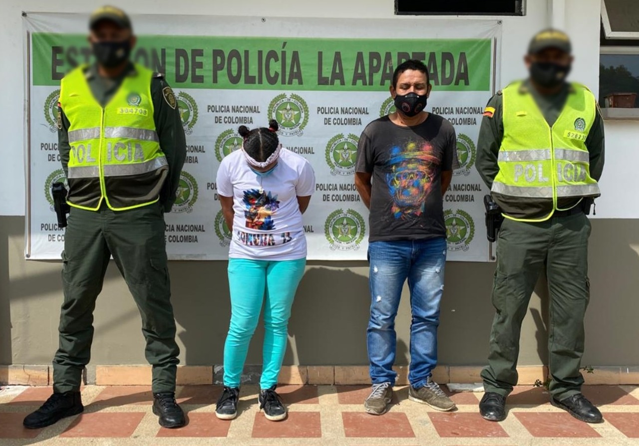Photo of A la cárcel pareja que se hacía pasar como integrantes de ‘Los Caparros’ para extorsionar en La Apartada