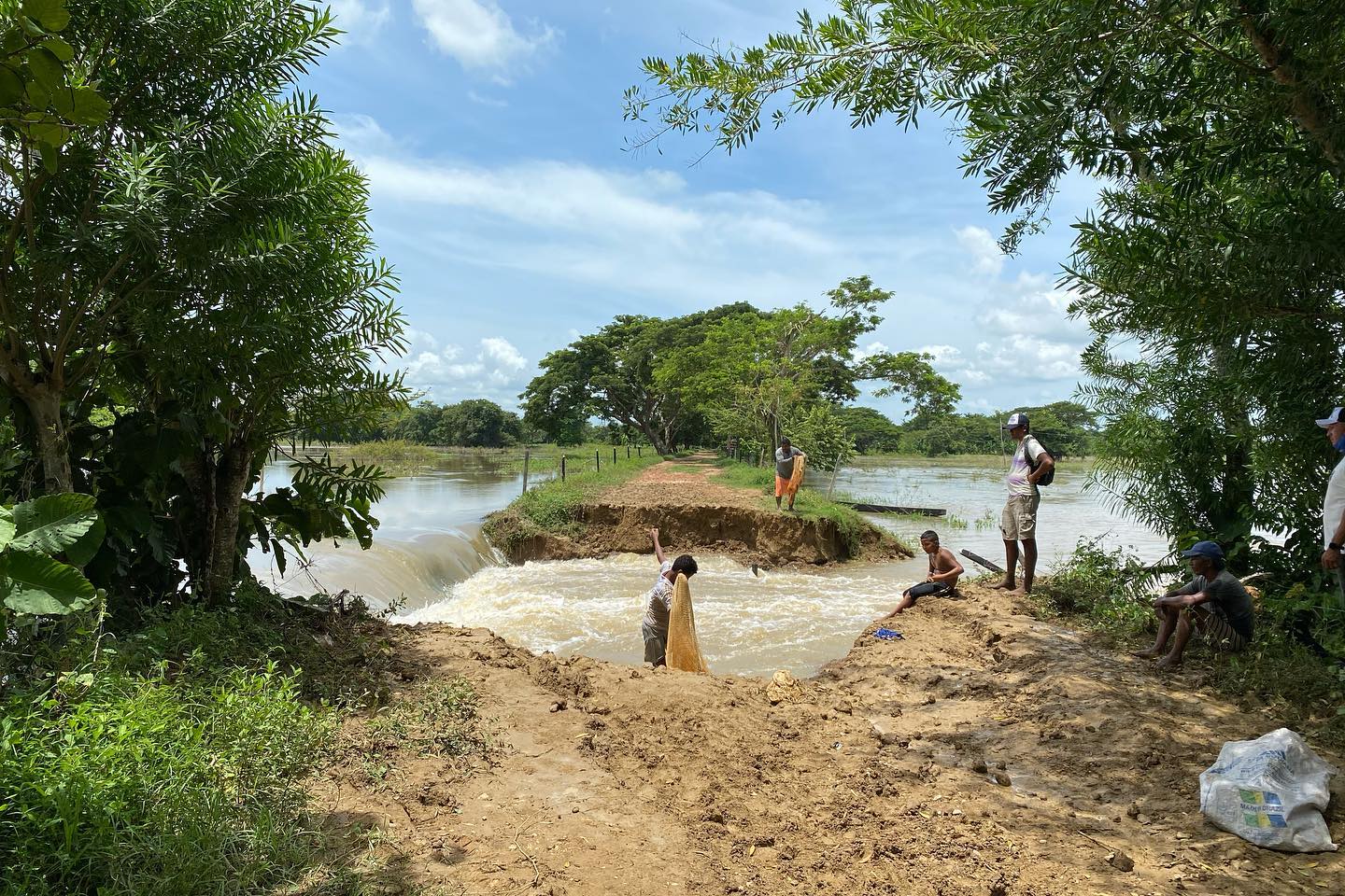 Photo of Desbordamiento del río San Jorge sigue causando estragos en Ayapel