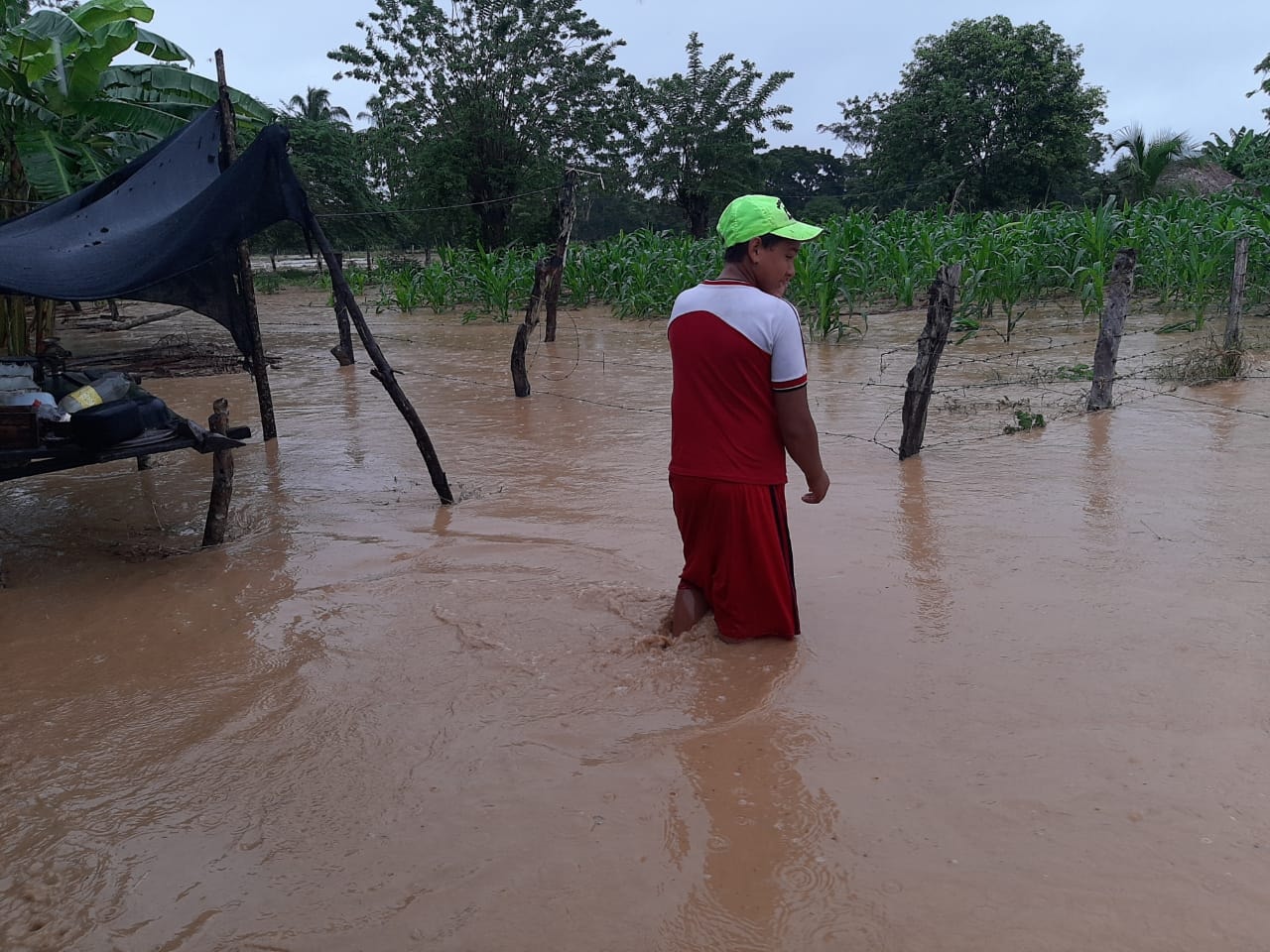 Photo of Cuatro mil familias estarían damnificadas por las lluvias en Córdoba