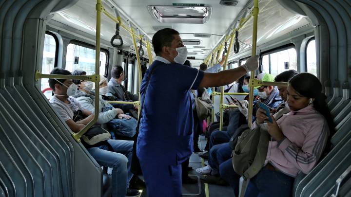 Photo of ¿Qué tan probable es contagiarse en un bus?