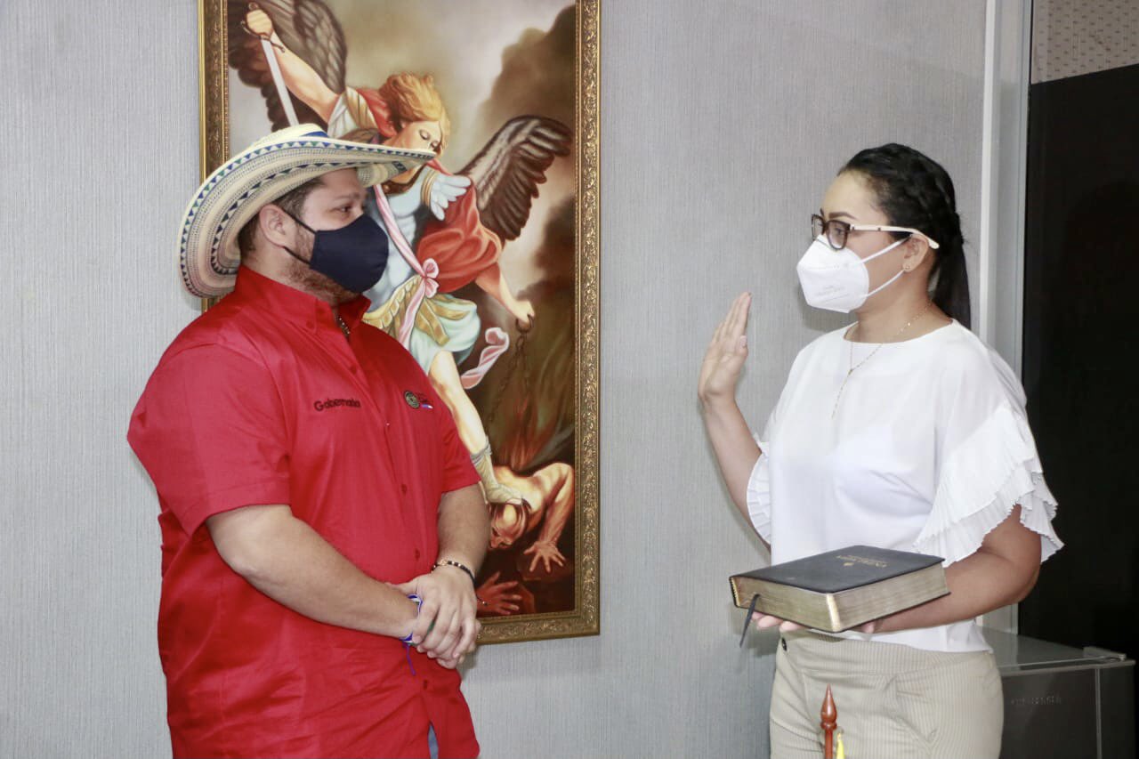 Photo of Gobernador de Córdoba designó a una planetarricense como nueva secretaria de educación departamental