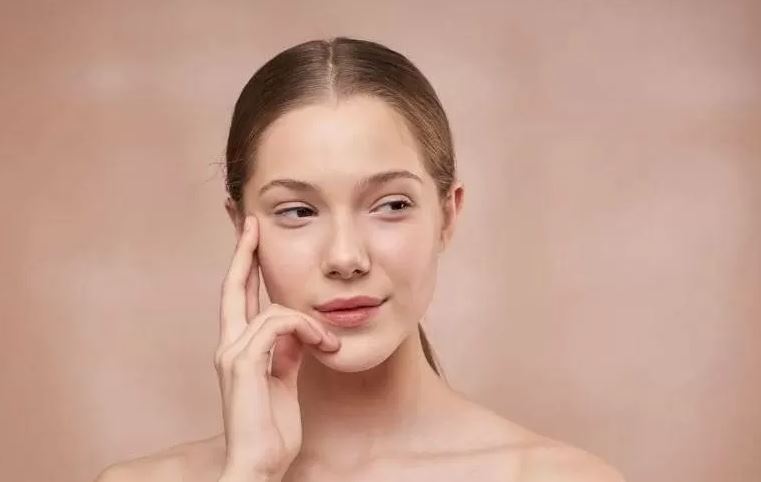 Photo of Cómo preparar la piel antes de aplicar el maquillaje para prevenir las arrugas