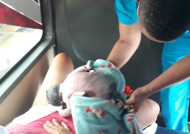 Photo of Una mujer ayapelense parió en una buseta en la vía Planeta Rica – Buenavista
