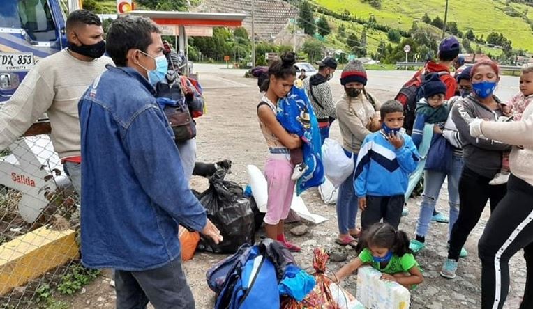 Photo of Autoridades realizan labor humanitaria en la zona de frontera con migrantes venezolanos