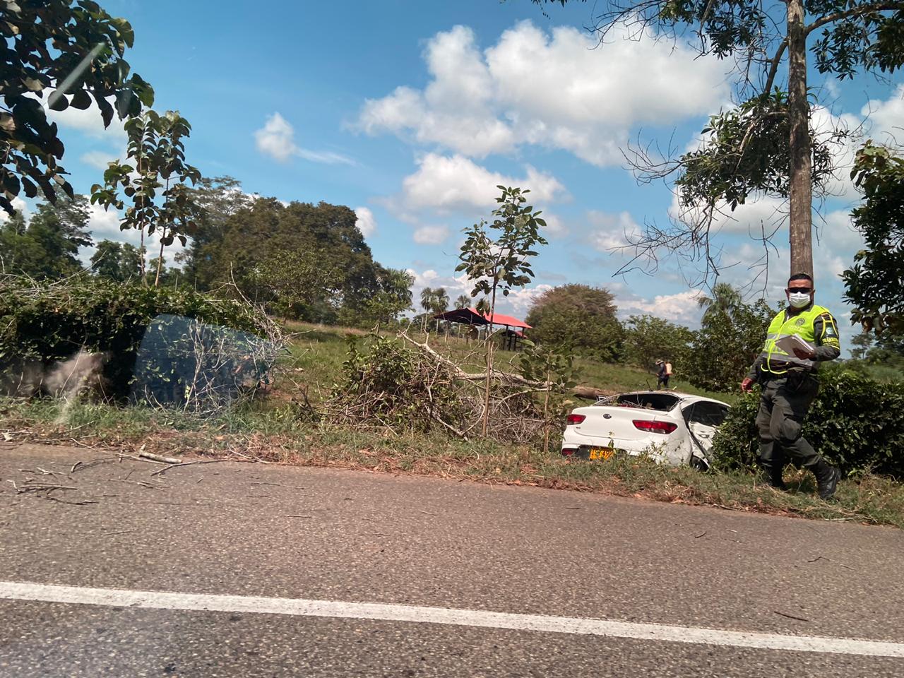 Photo of Grave accidente de automóvil que se salió de la carretera entre Pueblo Nuevo y Planeta Rica