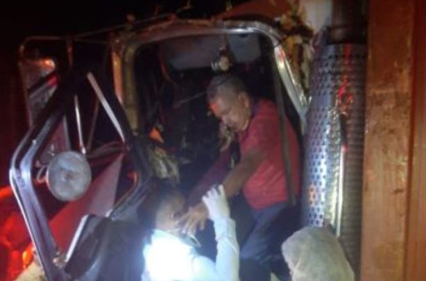 Photo of Mulero quedó atrapado al chocar con camión entre Buenavista y La Apartada