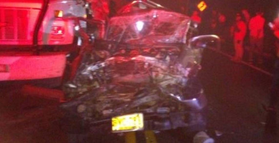 Photo of Accidente entre dos tractomulas y una camioneta dejó tres personas heridas