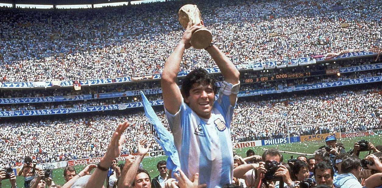 Photo of Argentina declara tres días de duelo nacional por la muerte de Maradona