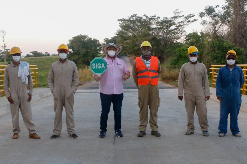 Photo of Gobernador entregó puente construido en la vía La Apartada – Ayapel