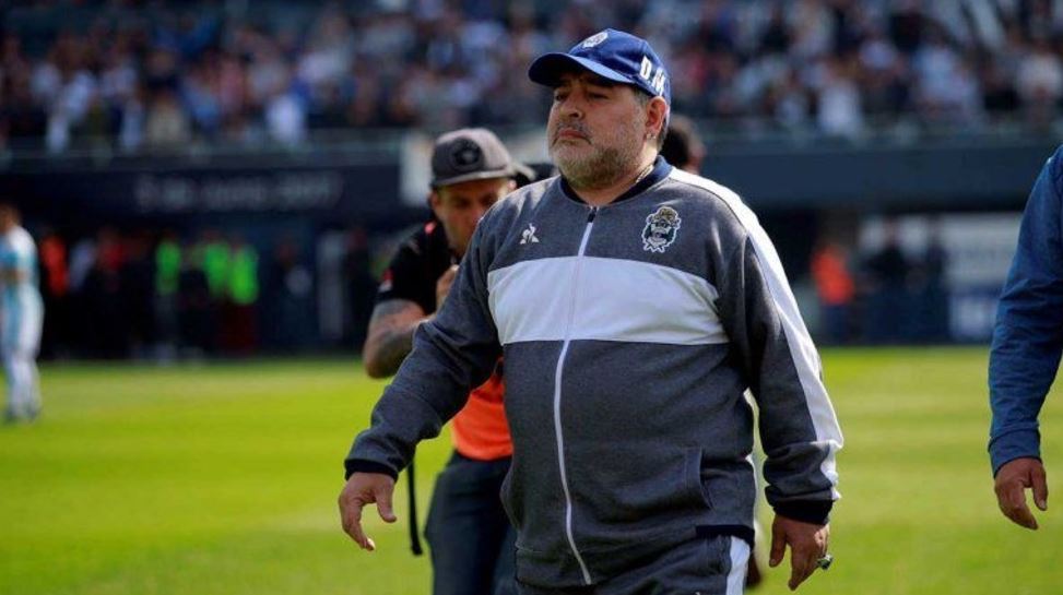Photo of Maradona fue internado en una clínica de La Plata