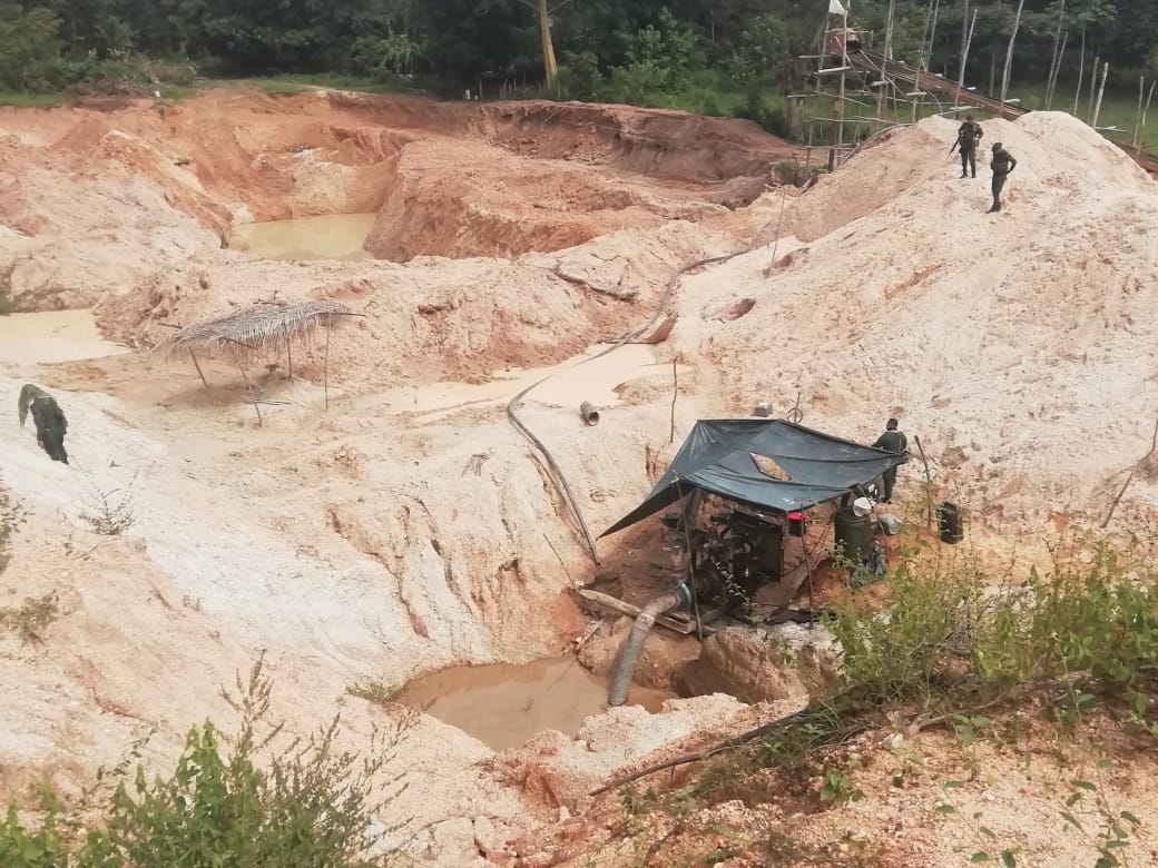 Photo of Intervienen dos minas ilegales en Planeta Rica y destruyen cuatro dragas