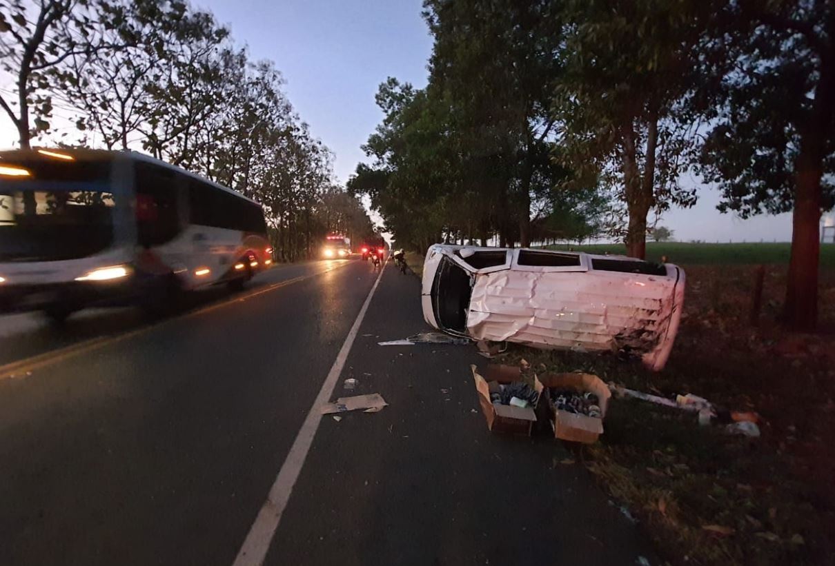 Photo of Camioneta que viajaba hacia Montelíbano se volcó entre Buenavista y La Apartada