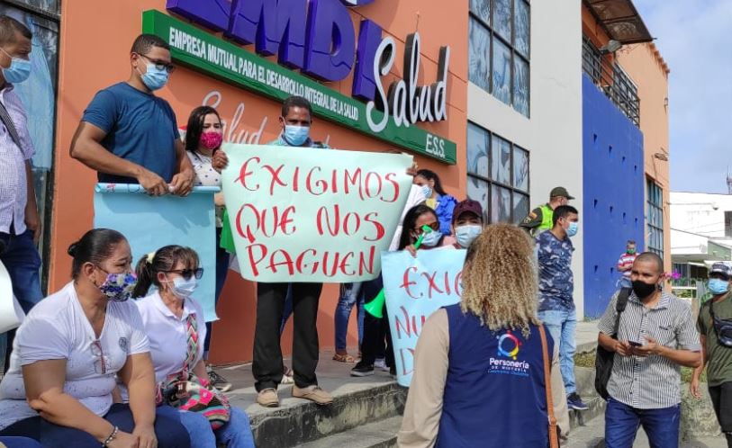 Photo of Exempleados de Emdisalud protestan para exigir el pago de 10 meses de salario