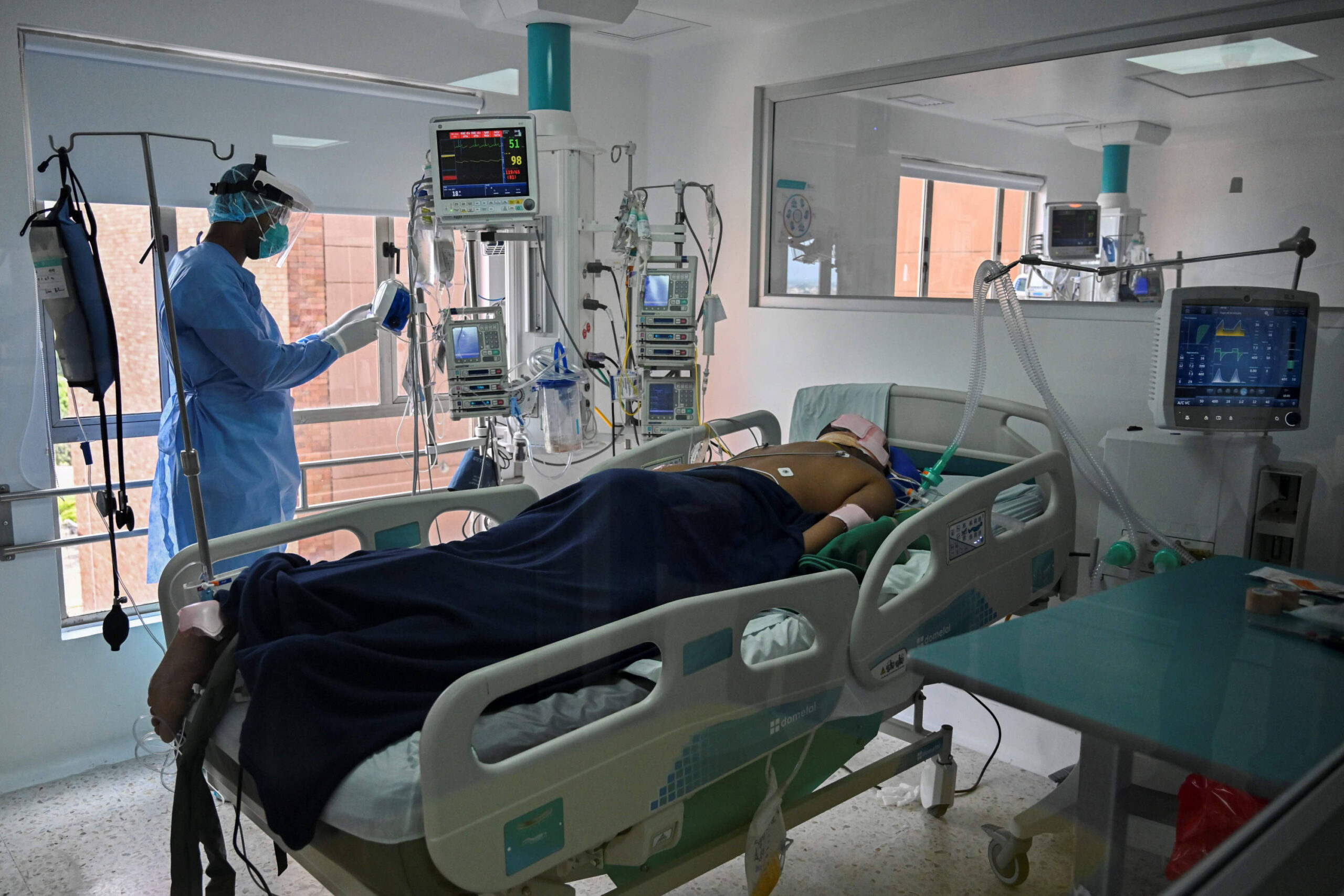 Photo of Ocupación de camas UCI en Córdoba se mantiene cerca del 70%