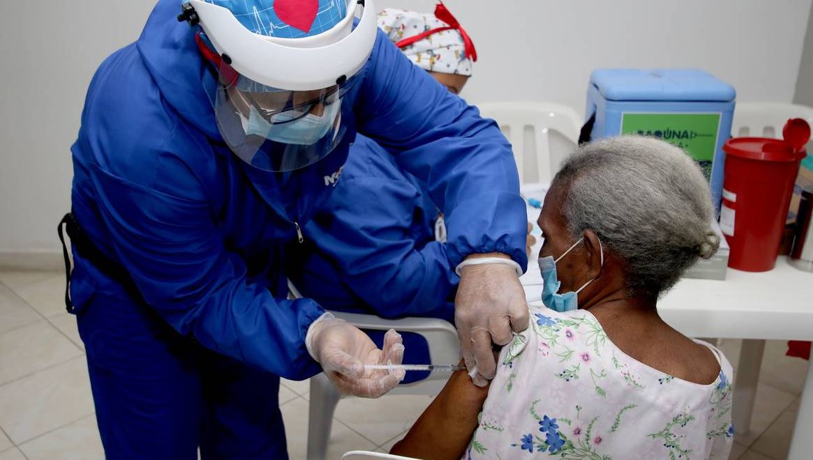Photo of Mayores de 80 años que no han sido vacunados podrán hacerlo sin cita en todo el país