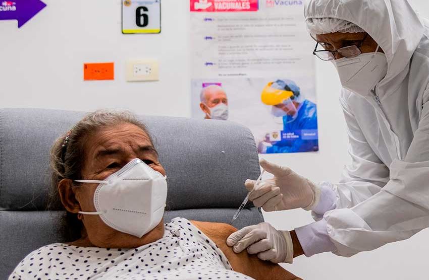 Photo of Cerca de 100.000 personas serán vacunadas con la tercera dosis en Colombia