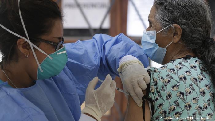 Photo of Este lunes empiezan a vacunar a mayores de 80 años en Córdoba