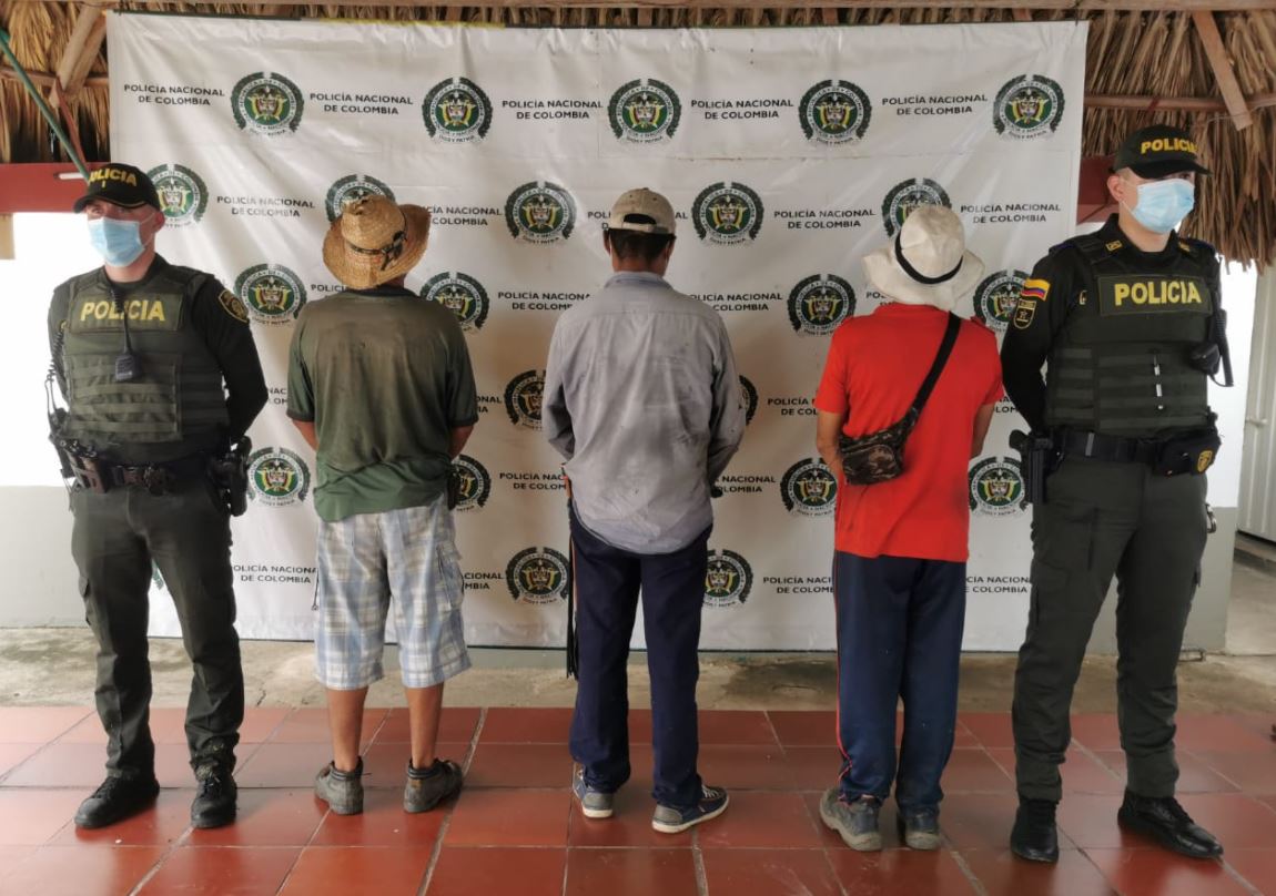 Photo of Capturadas tres personas por talar árboles en finca de Pueblo Nuevo