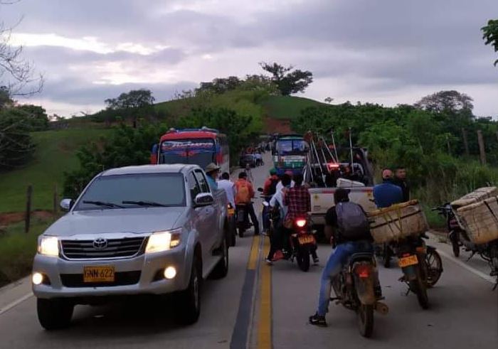Photo of Cabildos indígenas protestan en la vía Puerto Libertador – Montelíbano