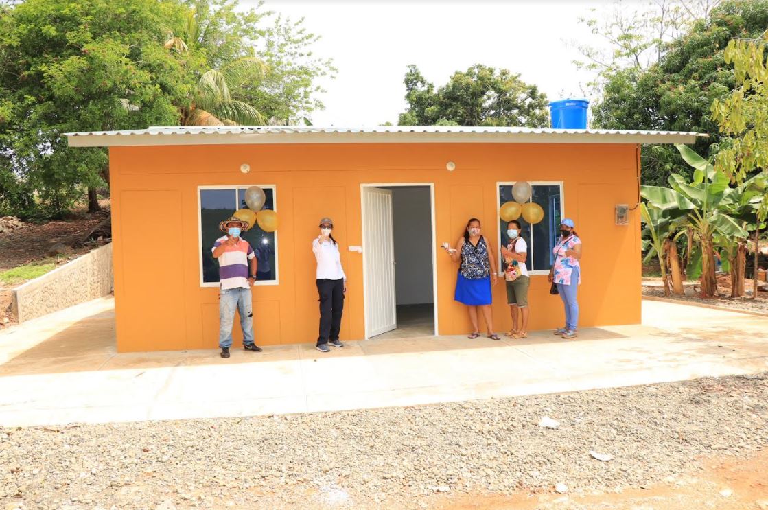 Photo of Trece nuevas familias son propietarias de sus casas gracias al programa de vivienda de Cerro Matoso