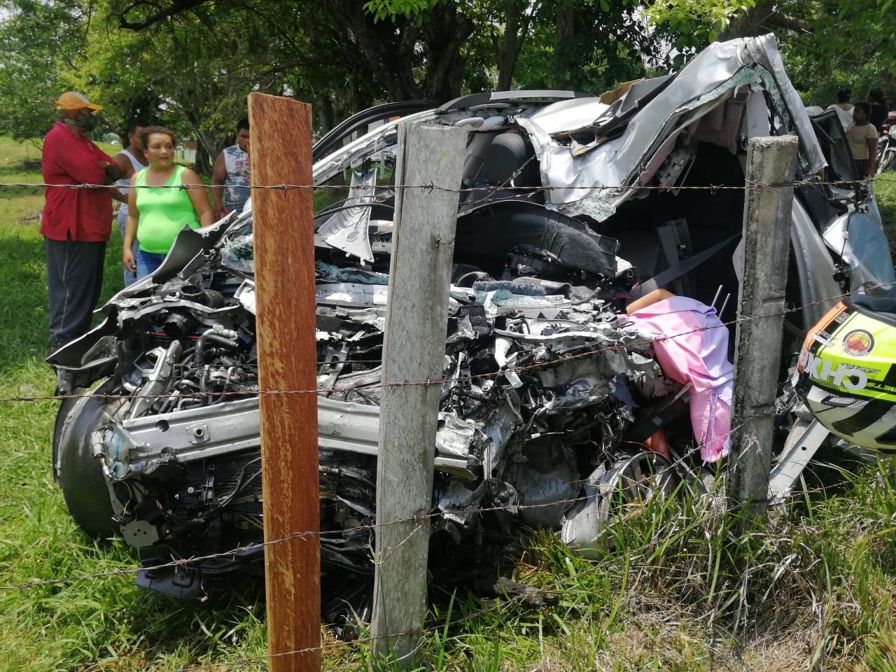 Photo of Choque de buseta contra automóvil deja dos muertos entre Buenavista y La Apartada