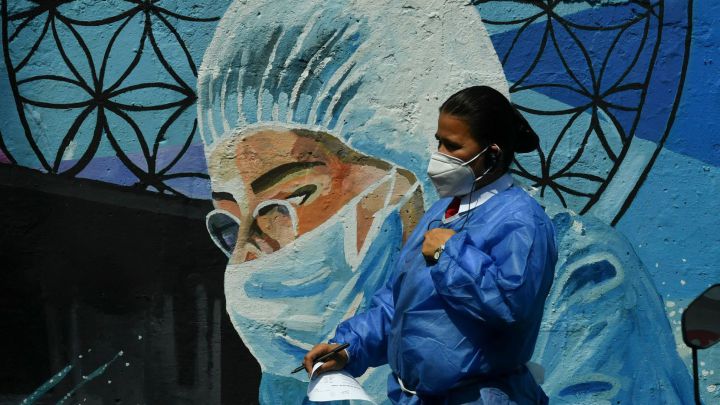 Photo of Con más de 17 mil muertes, Colombia cierra el peor mes desde el inicio de la pandemia