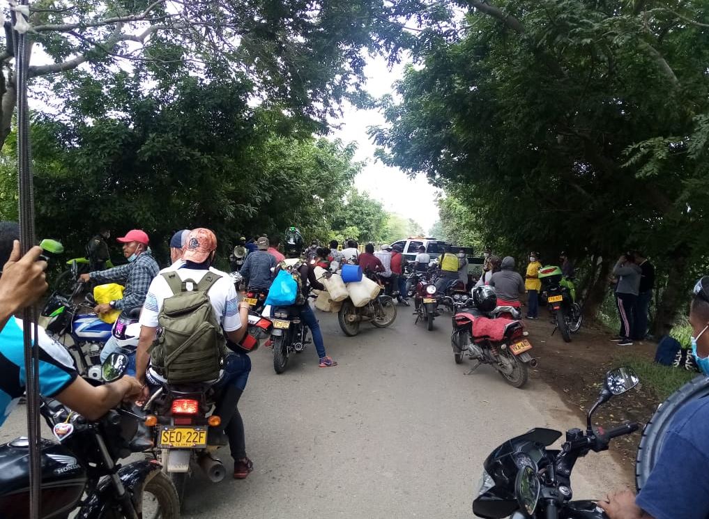 Photo of Mineros de la vereda Mina El Alacrán bloquean la vía Puerto Libertador – Montelíbano