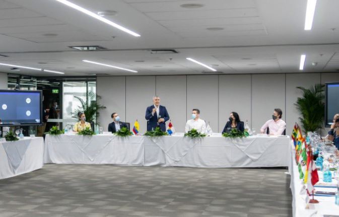 Photo of Duque extiende emergencia sanitaria y anuncia que bares y restaurantes podrán abrir