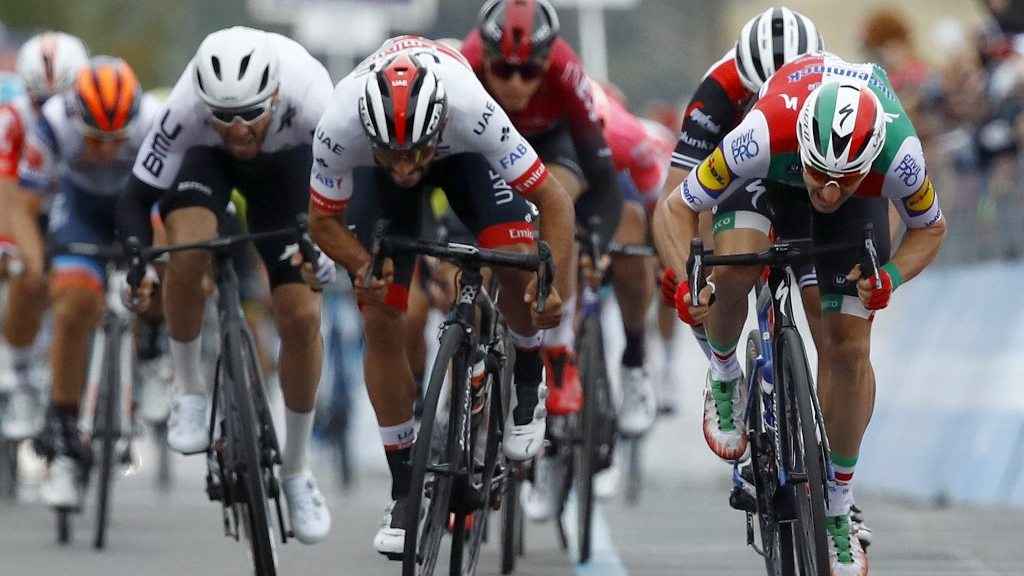 Photo of ¡Colombianos brillan en el Giro de Italia! Hoy Gaviria fue segundo: así va la general