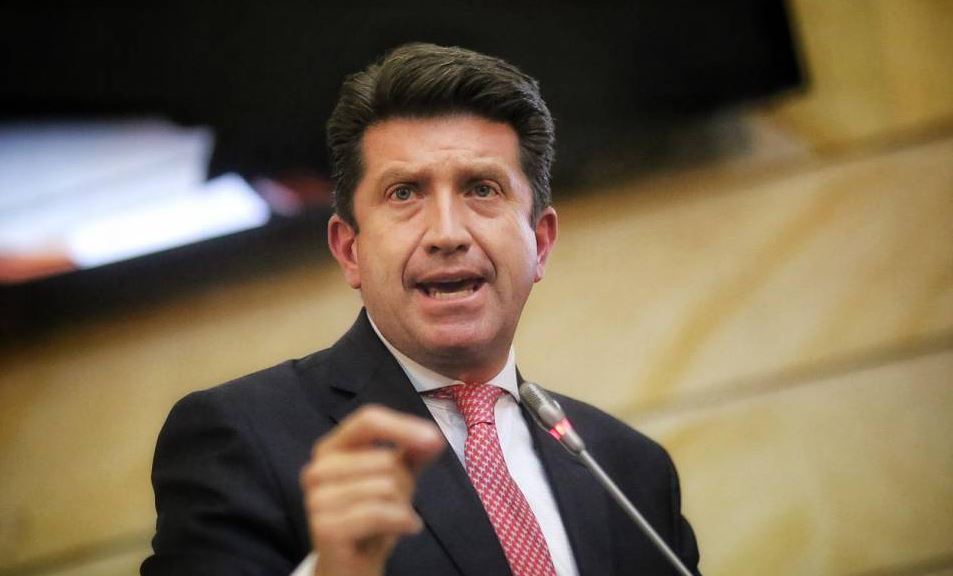 Photo of Se hundió la moción de censura al Ministro de la Defensa en el Senado