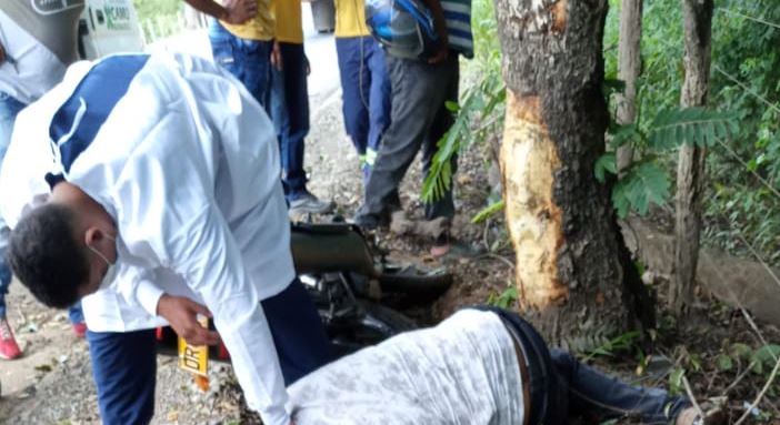 Photo of Motociclista murió al estrellarse contra un árbol en la vía Montelíbano – La Apartada