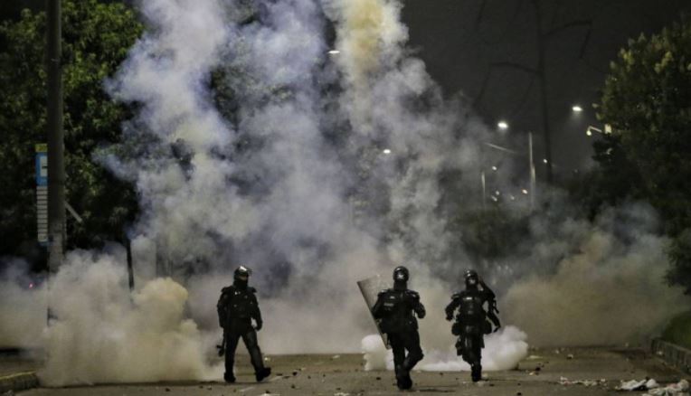 Photo of Fiscalía reconoce 14 muertes en protestas con policías implicados