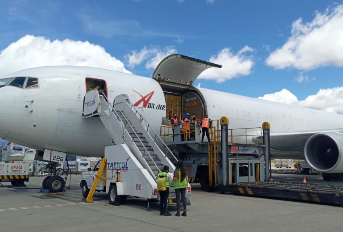 Photo of Siguen llegando vacunas a Colombia: Hoy llegaron más de 394 mil dosis de Pfizer