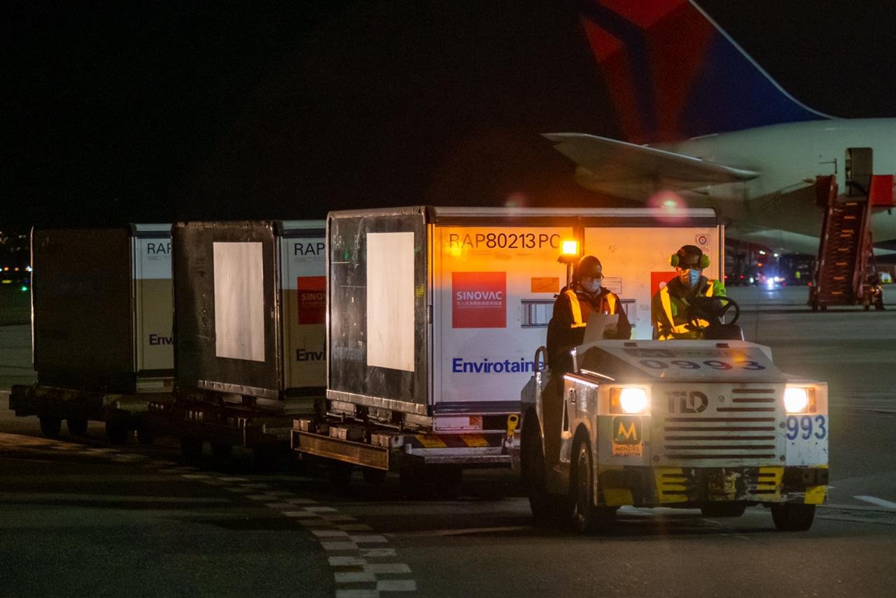 Photo of Colombia recibió otro millón de vacunas de Sinovac a través de Covax