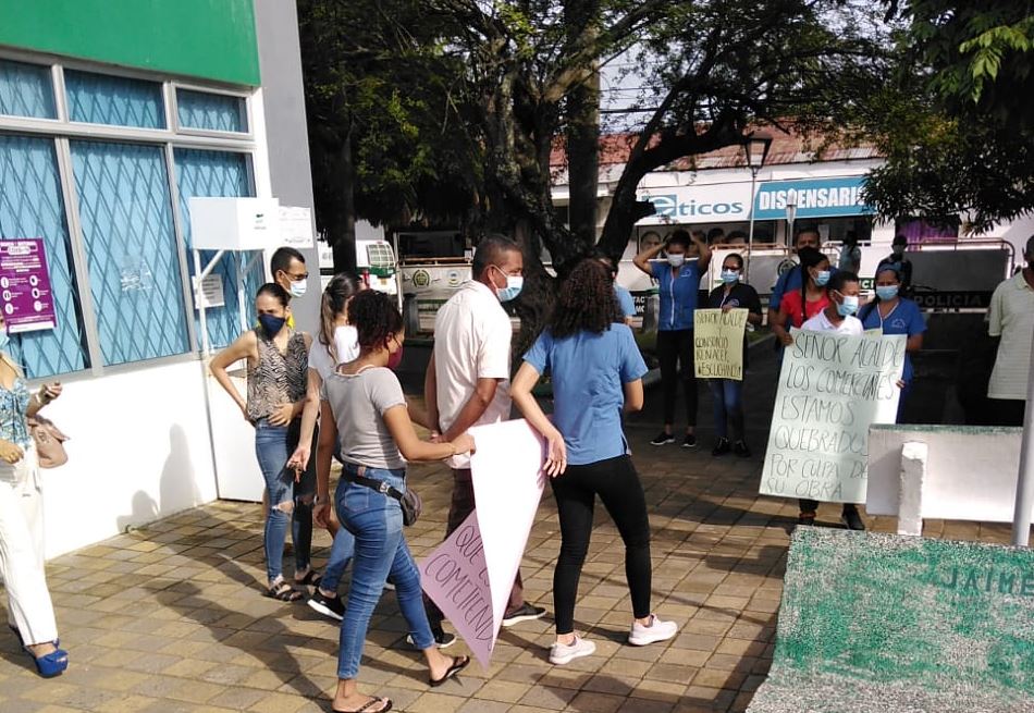 Photo of En Montelíbano, comerciantes y trabajadores protestan por incumplimientos en obras de la calle 17