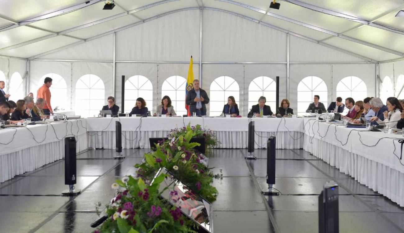 Photo of Ordenan regreso presencial a servidores públicos