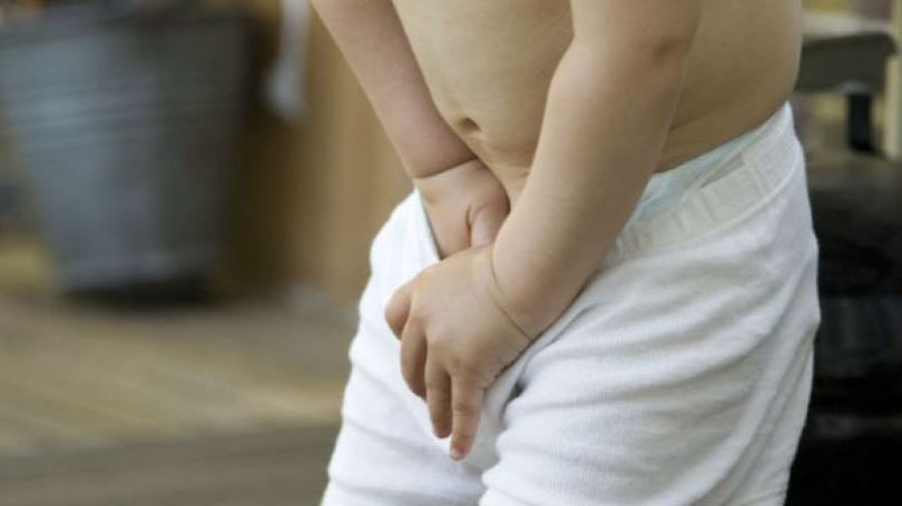 Photo of Hombre intentó cortar el pene a su hijastro de 4 años porque se orinó la cama