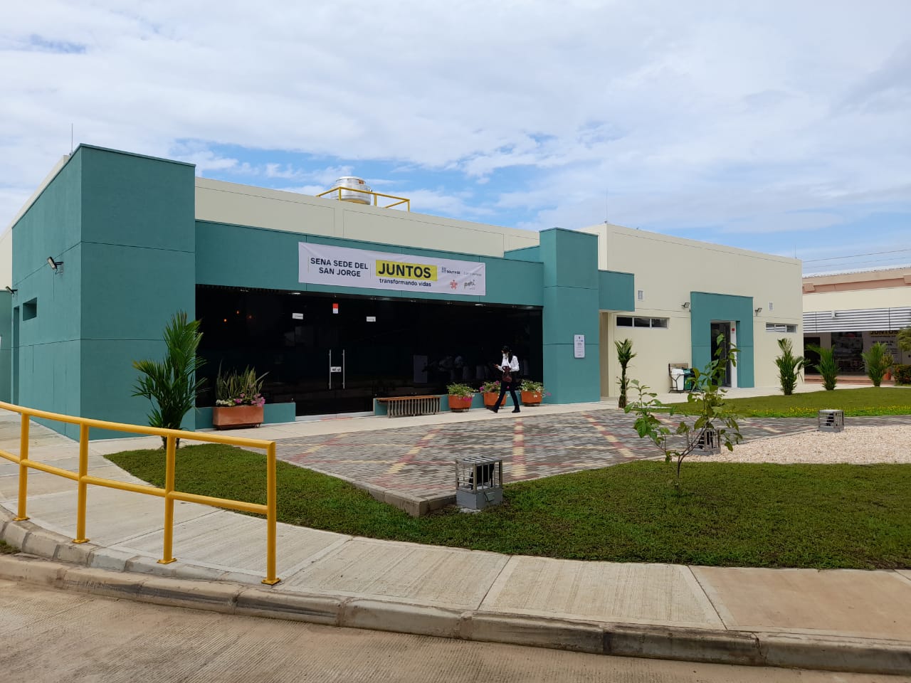 Photo of Cerro Matoso entregó la tercera fase del SENA sede San Jorge