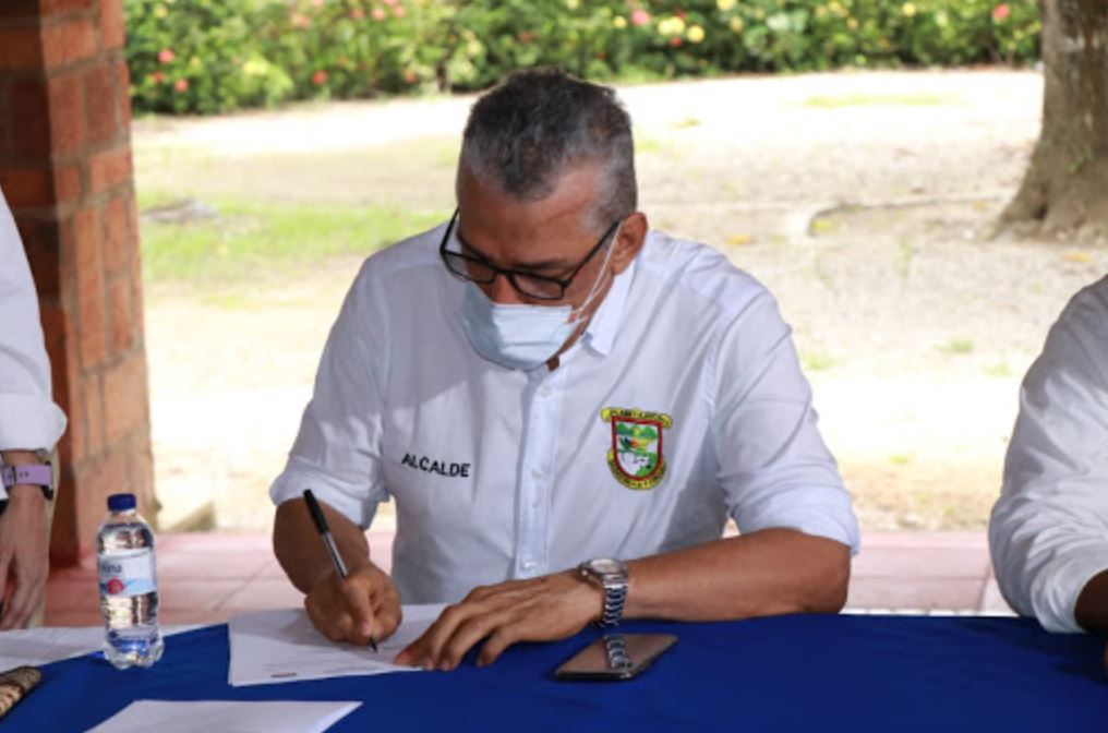 Photo of Alcalde de Planeta Rica sancionó acuerdo que otorga beneficios tributarios por 10 años