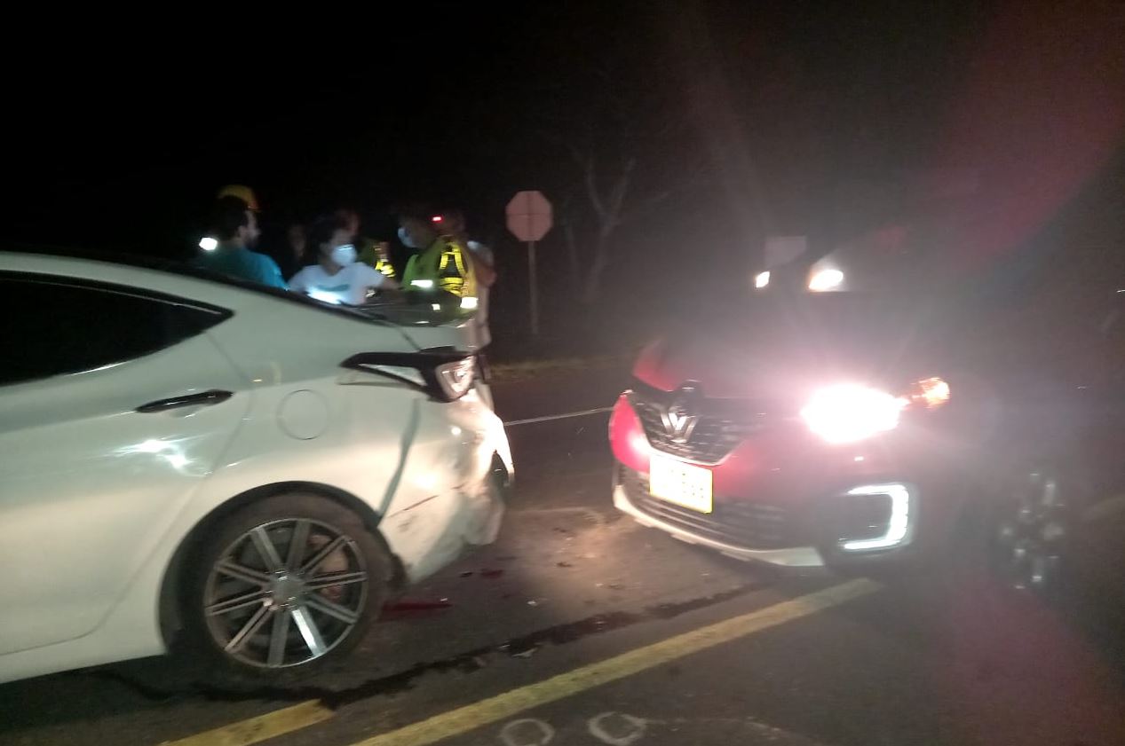 Photo of Vaca casi ocasiona tragedia en la vía Planeta Rica – Buenavista